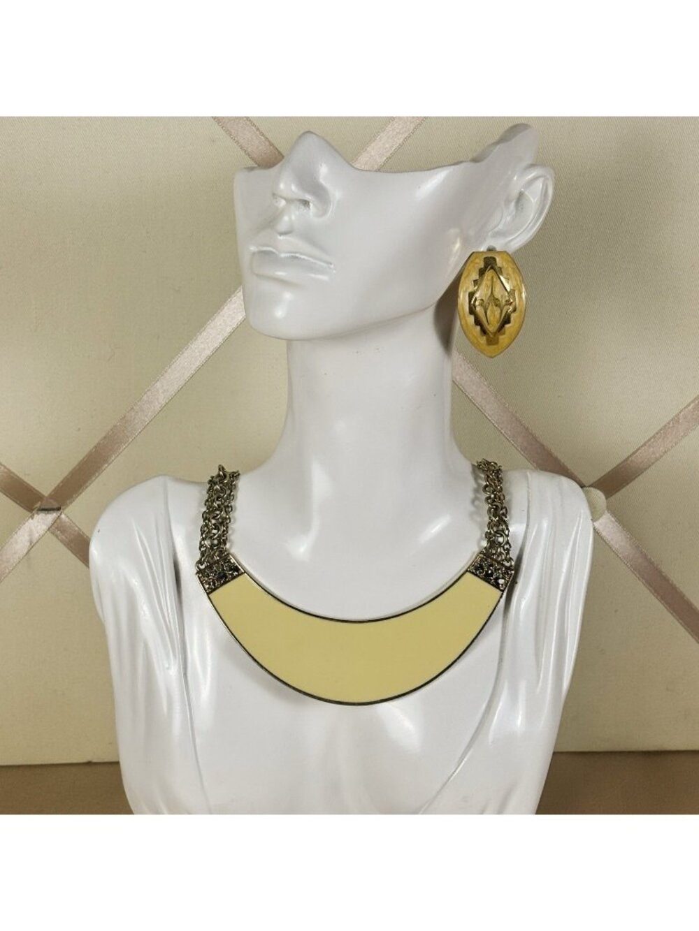 Vintage Y2K Chunky Gold Tone Rhinestone Enamel Bib Necklace Earring Set B50